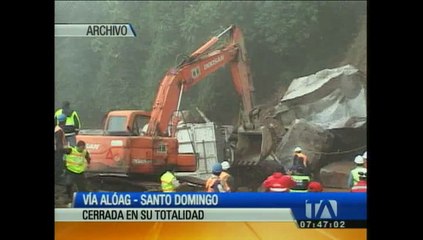 Vía Alóag-Santo Domingo cerrada en su totalidad