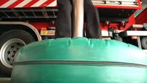 Glijpaalverbod voor bezoekers van brandweer Groningen - RTV Noord