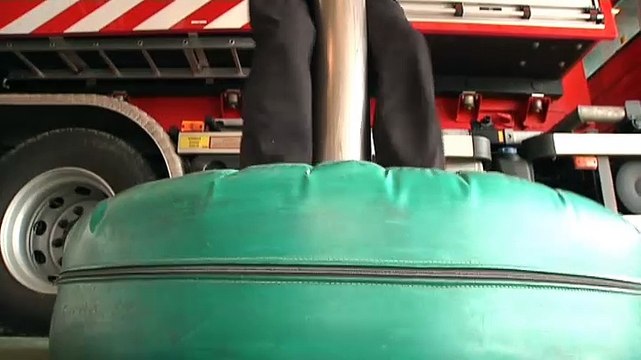 Glijpaalverbod voor bezoekers van brandweer Groningen - RTV Noord