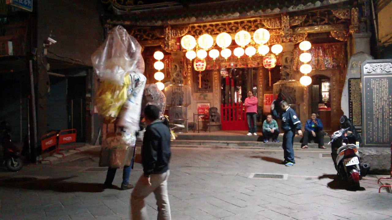 Taipei 2015-02 temple apparition 2