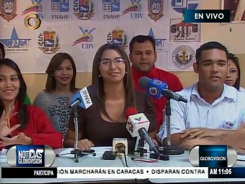 Estudiantes oficialistas se suman a la recolección de firmas