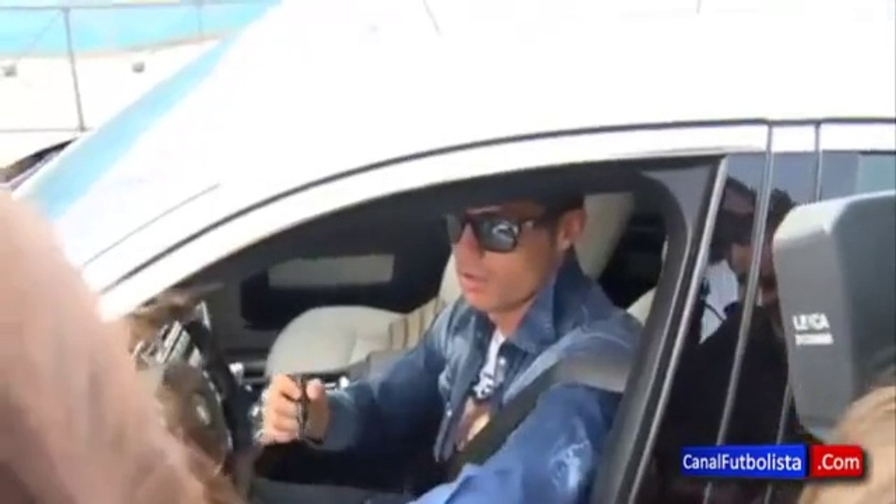 Llegada de Cristiano Ronaldo al entrenamiento del Real Madrid antes de El Clásico - 20-03-2015‬ - HD