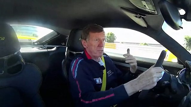 Walter Röhrl se lâche au volant du Porsche Cayman GT4
