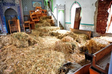 Eski Camiyi Samanlık Yaptılar