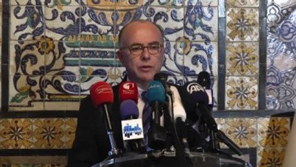 Fransa İçişleri Bakanı Cazeneuve Tunus'ta