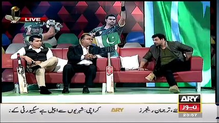 Agar aik Taraf Afridi Aur AIk Taraf Imran Khan Hon To Log Kis Taraf Jayen Ge-Basit Ali