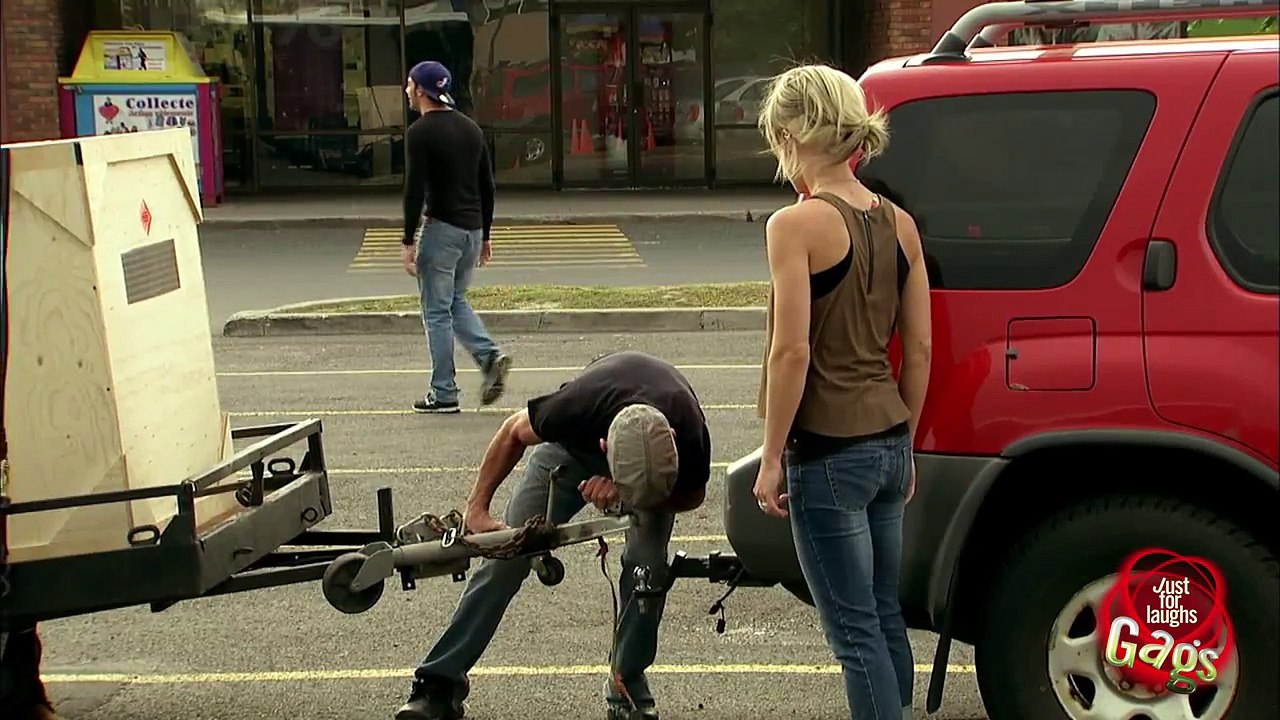 Trailer Refuses to Stay on Hitch Prank