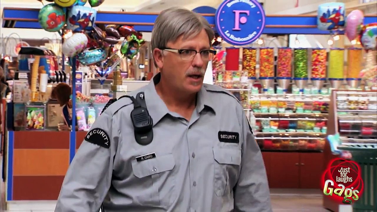 Fugitive Transforms Into Mannequin- Just For Laughs Gags