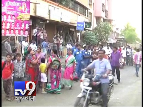 Girl found with throat slit at home - Tv9 Gujarati