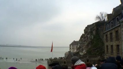 Affluence monstre pour assister à la "marée du siècle"