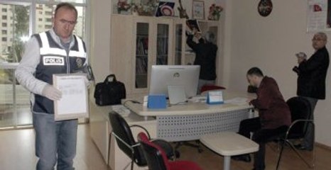Adana'da Polis, Özel Burç Okulları'nda Arama Yaptı