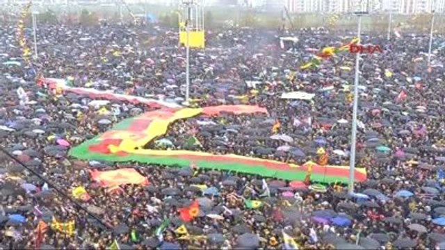 Diyarbakır'da Nevruz Coşkusu-4 Pervin Buldan Öcalan'ın Mesajını Kürtçe Okudu