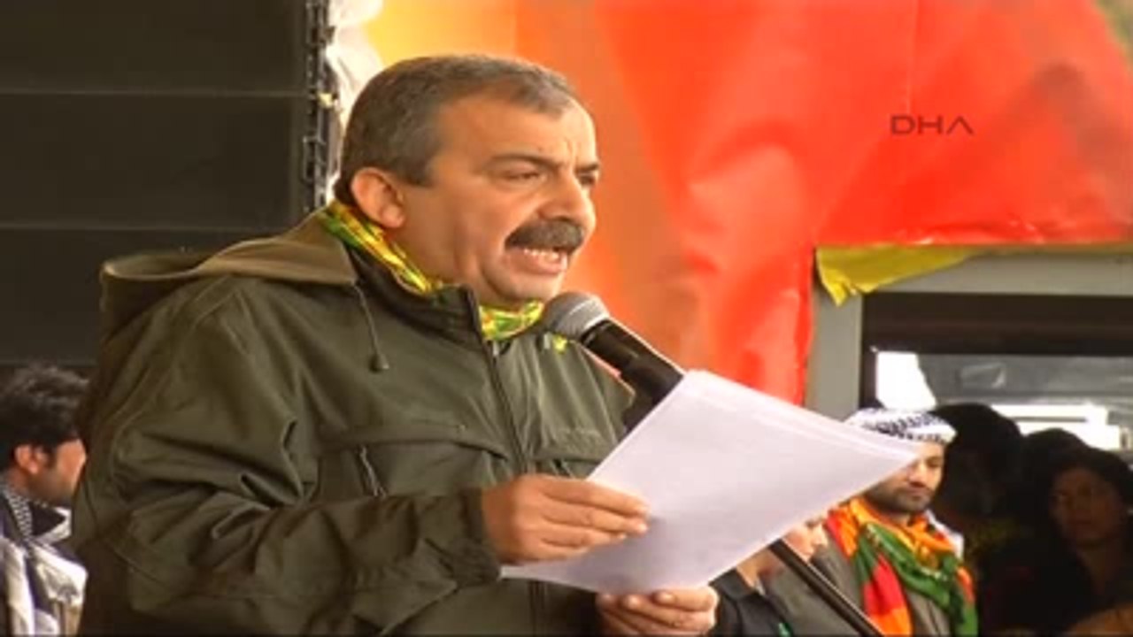 Diyarbakır'da Nevruz Coşkusu - Sırrı Süreyya Önder Öcalan'ın Nevruz Mesajını Türkçe Okudu -2 Son