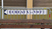 Départementales: mise en place des bureaux de vote