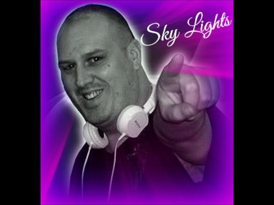 Vous recherchez un Deejay alors demander Dj Sky Lights