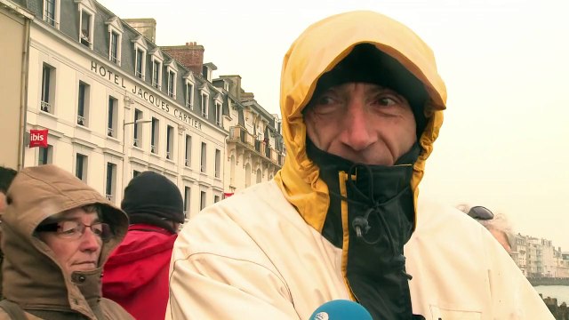 Springflut lockt Zehntausende an Frankreichs Küste