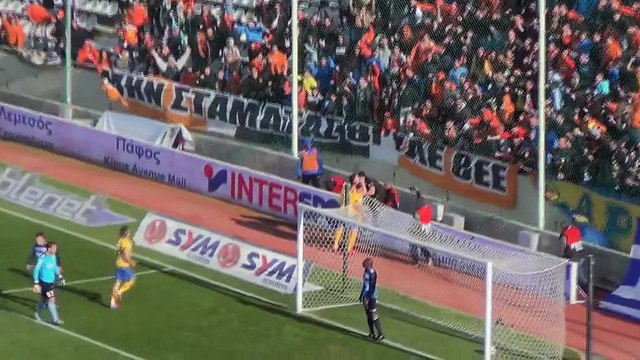 Πανηγυρισμοί στο γκολ του Γκόμες