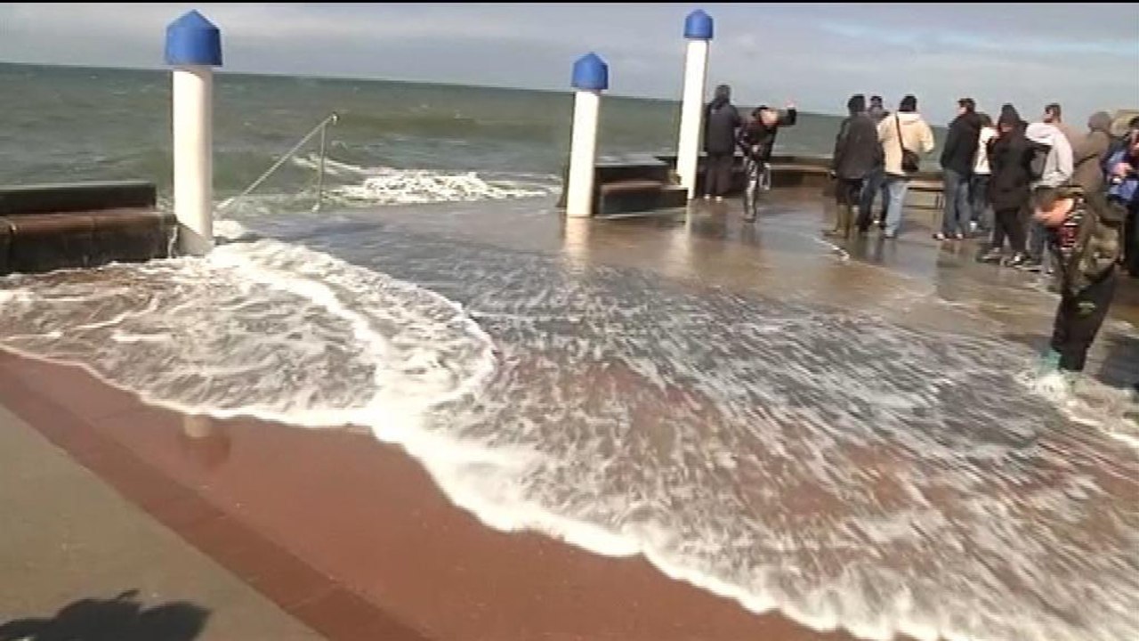 "Marée du siècle": des vagues impressionnantes à Wimereux, dans le Pas-de-Calais
