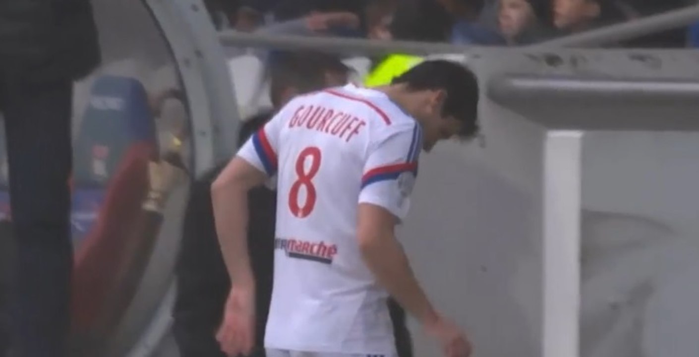 Blessé, Yoann Gourcuff rentre aux vestiaires comme si de rien n'était