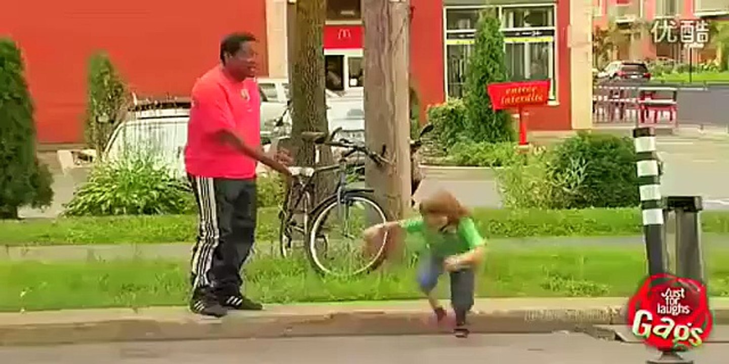 Magical wall ... FUNNY PRANK !!