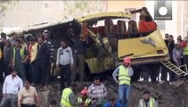 Egitto, autobus precipita dal ponte: almeno 35 morti
