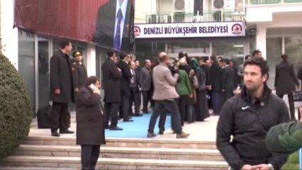 Erdoğan, Belediye Başkanlığı ile Garnizon Komutanlığı'nı Ziyaret Etti