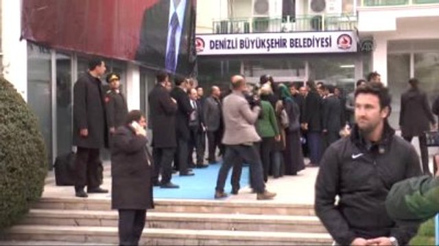 Erdoğan, Belediye Başkanlığı ile Garnizon Komutanlığı'nı Ziyaret Etti