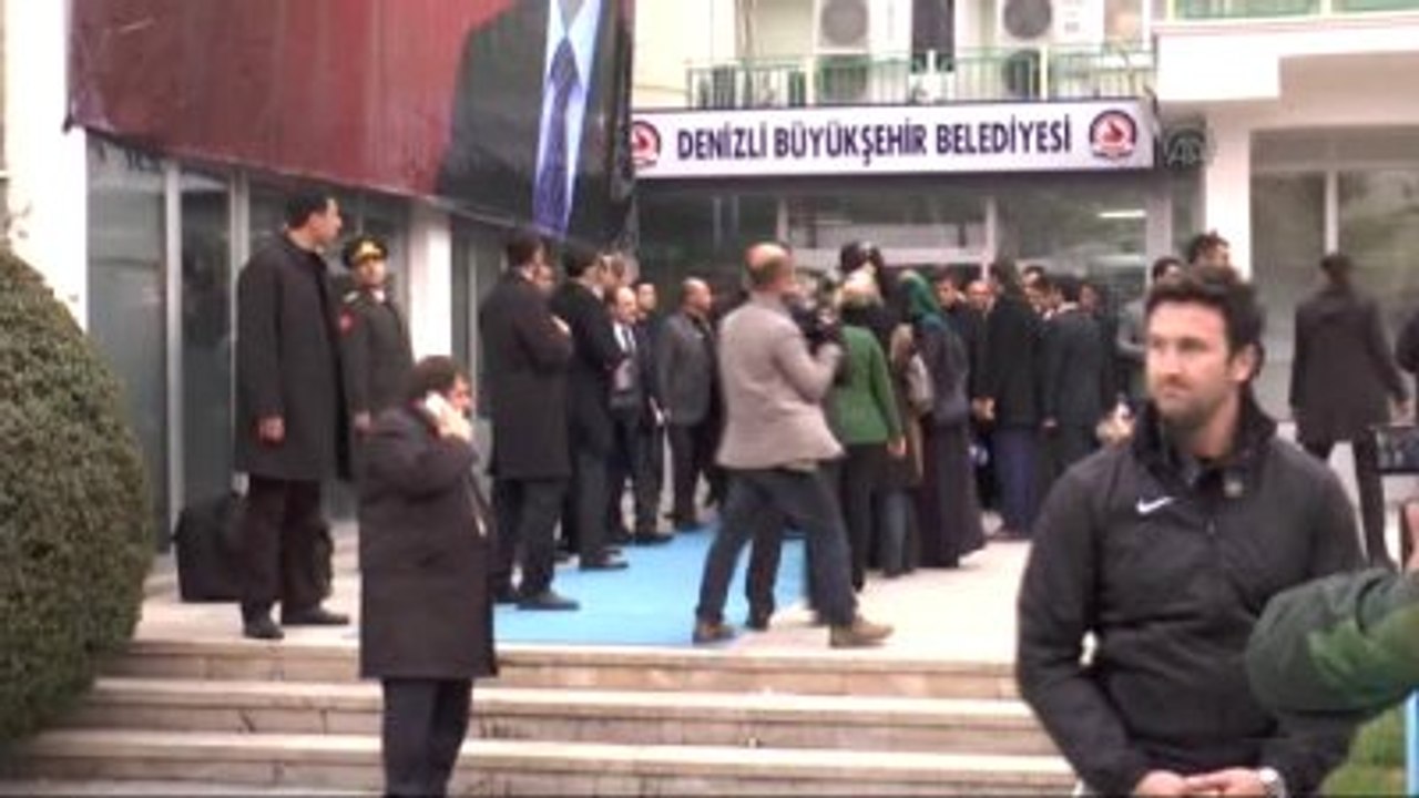 Erdoğan, Belediye Başkanlığı ile Garnizon Komutanlığı'nı Ziyaret Etti