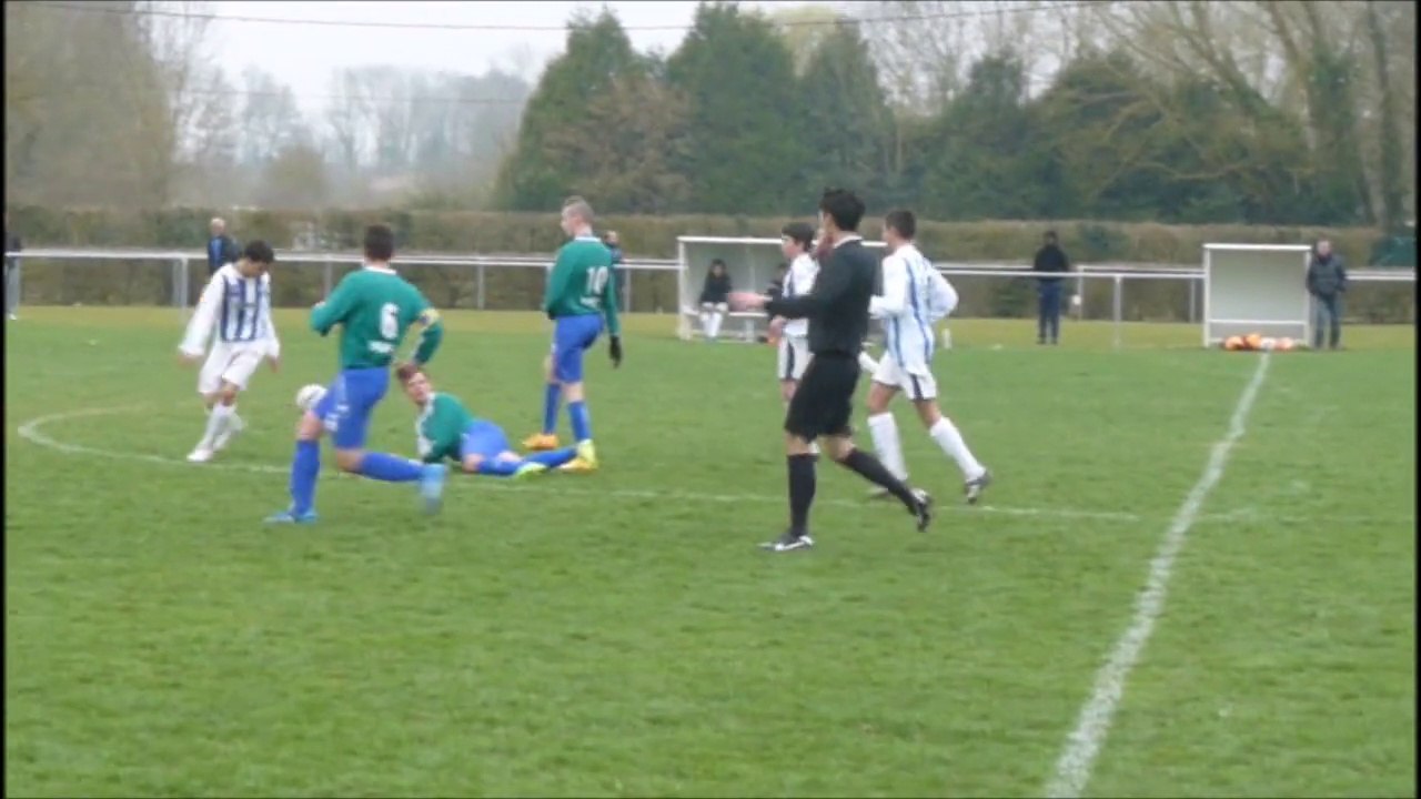 Arbitrage de Philippe lors du match de Ligue FC Sens - Saint-Marcel U16: 1 à 0