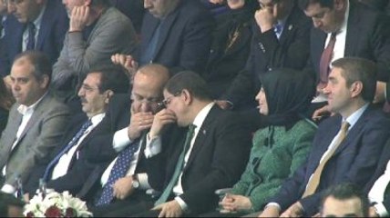 Davutoğlu ve Akdoğan Arasında Hararetli Konuşma