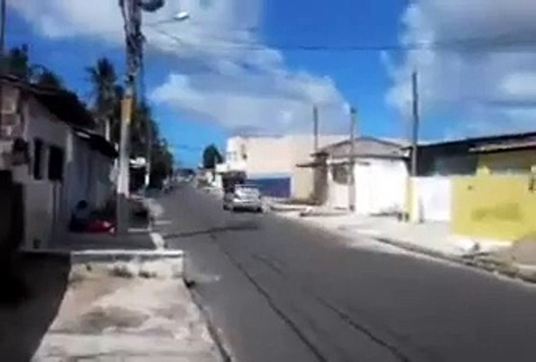 eu empinando na moto