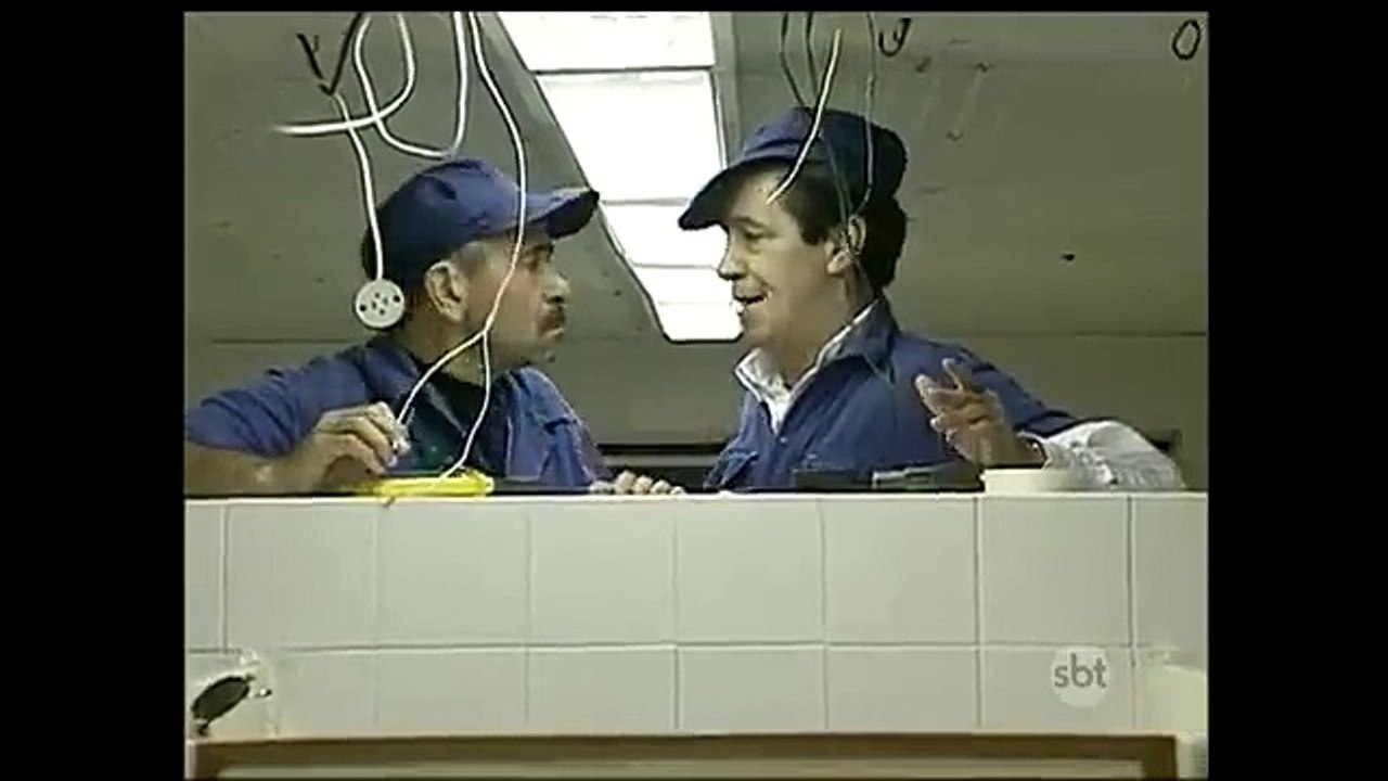 Camera cachée : Electrocution des gars dans les toilettes  ! WTF !