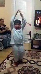 Hunharca oynayan çocuk