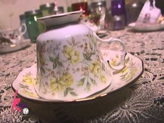 Kris, na-touch nang bigyan ng yellow ribbon tea cup
