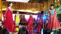 Awesome Dance Pakistani Lahori Girls Dancing in Wedding HD 2015