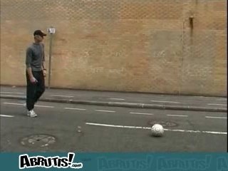 Un tir de football très très précis