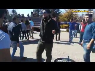 Yanlışlıkla Nevruz Halayına Karışan Apaçi