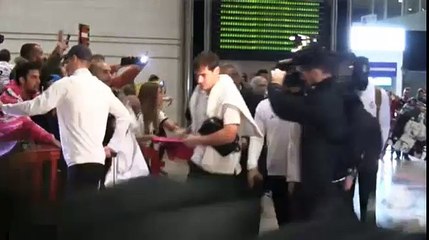 Chicharito Hernandez rechaza camiseta en llegada de Real Madrid a Barcelona