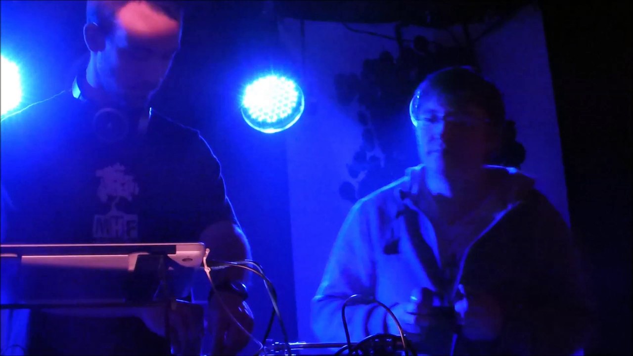 LO (Bhale Bacce crew) backé par MASSILIA HI FI au MOLOTOV - De Ceux Qui Pensent (live)