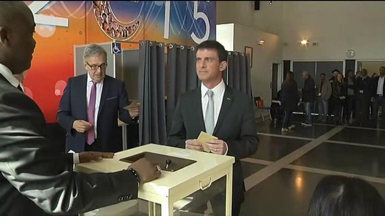 Départementales: Manuel Valls a voté à Evry, dans l'Essonne