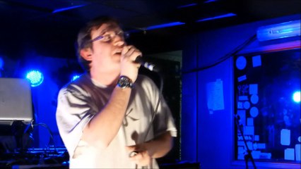 LO (Bhale Bacce crew) backé par MASSILIA HI FI au MOLOTOV - la peur de l'autre (live)