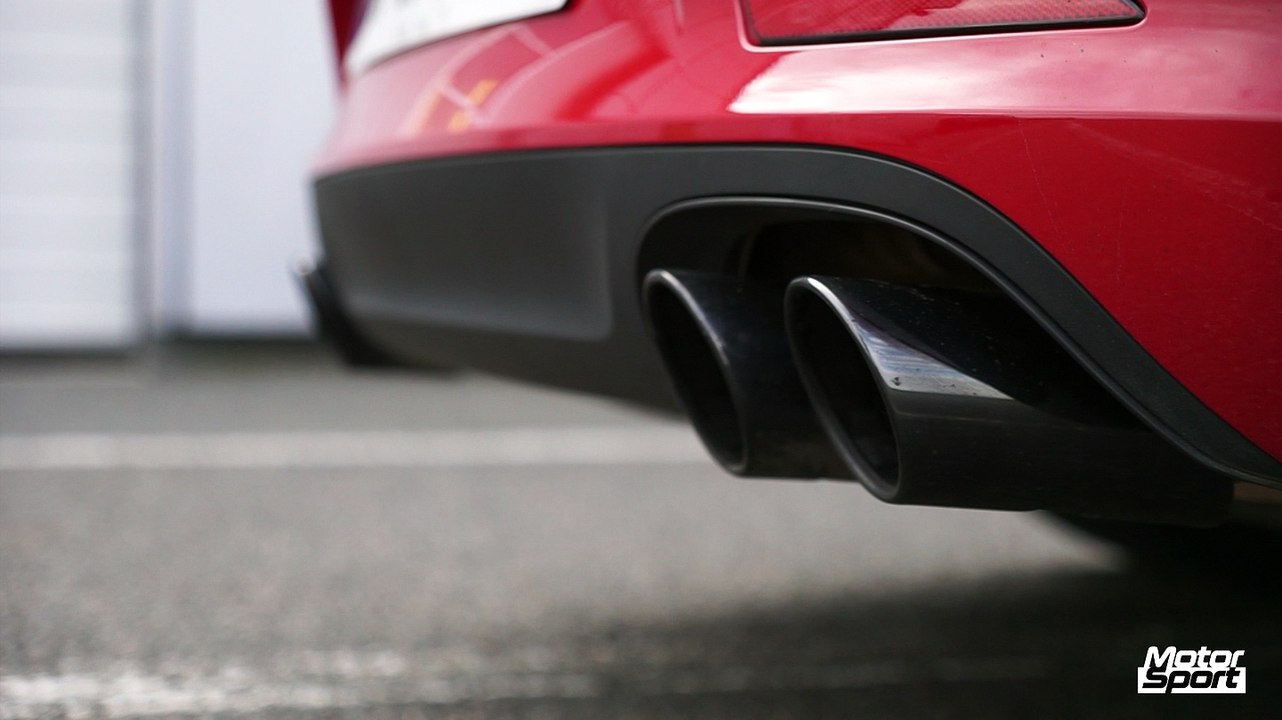 AMG GT vs 911 GTS : laquelle chante le mieux ?