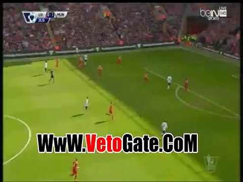 لاعب المان يونايتد يطرح لاعب ليفربول ارضاٌ بمهاره رائعه