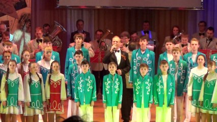 "День победы" поют Михаил Латышев и театр песни "Сюрприз"