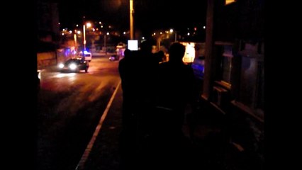 EVİN BALKONUNA ÇARPAN ARAÇ YEDİ METRELİK DUVARDAN DÜŞTÜ