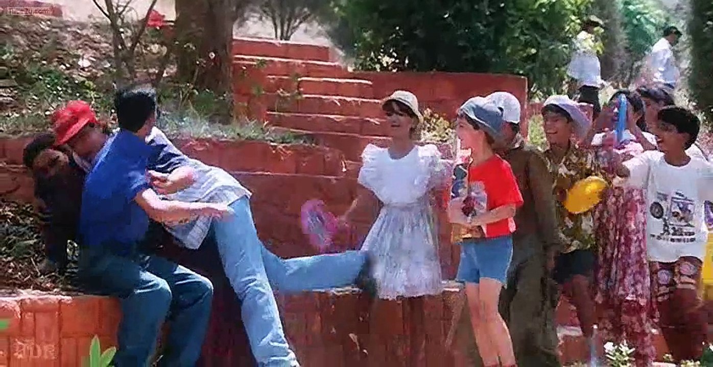 AKELE TUN AKELE HUM SONG