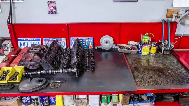 renovation d'un moteur chevrolet V8 en timelapse