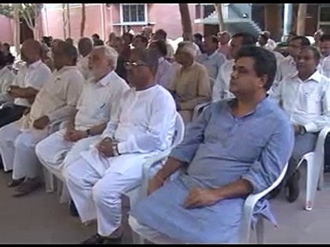 Governor OP Kohli pays tribue to Narayanbhai Desai in Gandhinagar