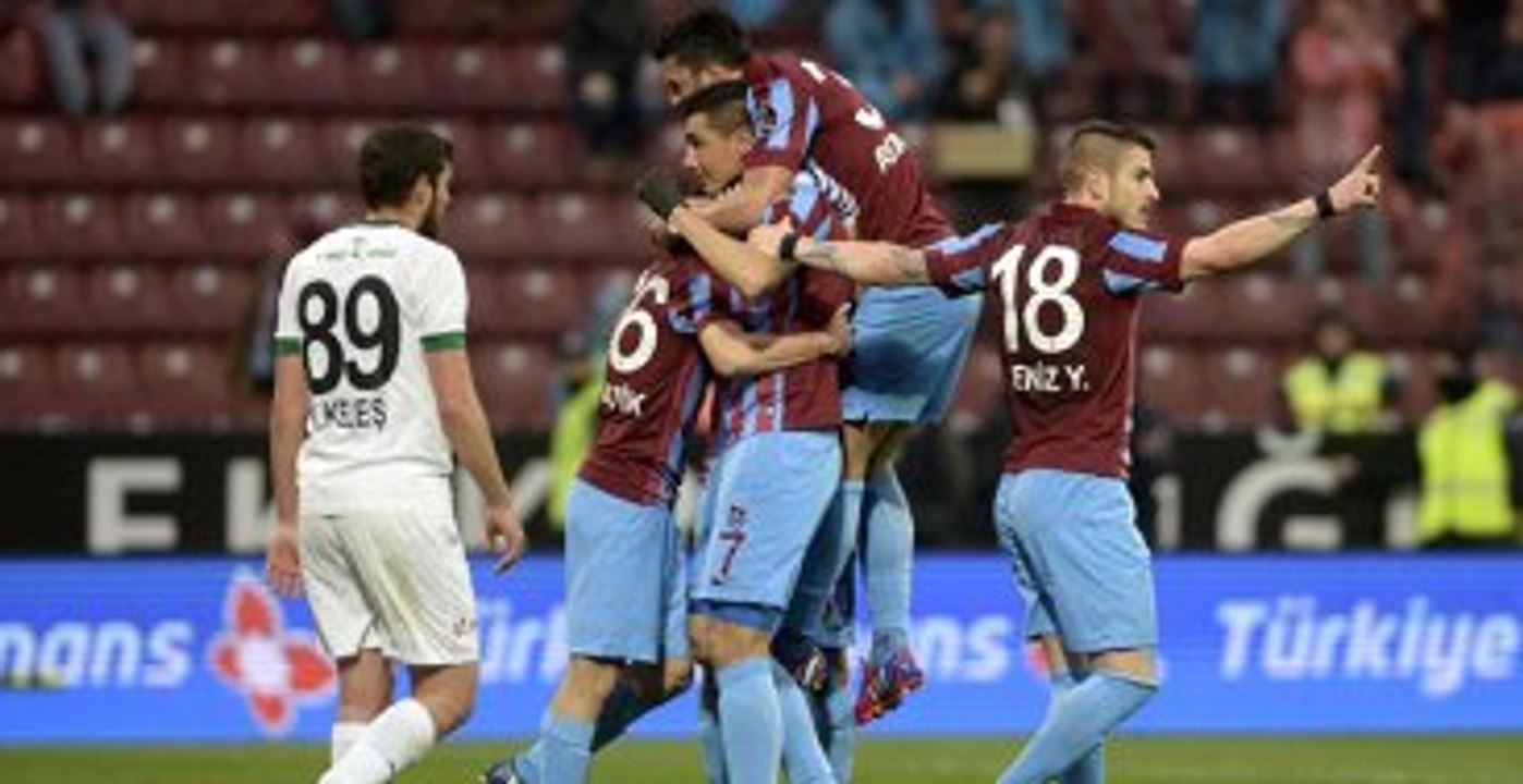 Trabzonspor, Akhisar Belediyespor'u 2-0 Yendi