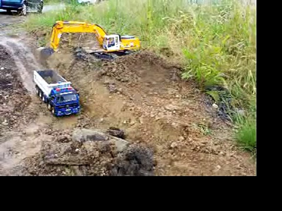 RC CONSTRUCTION SIDE WITH TIPPER AND DUMP TRUCK